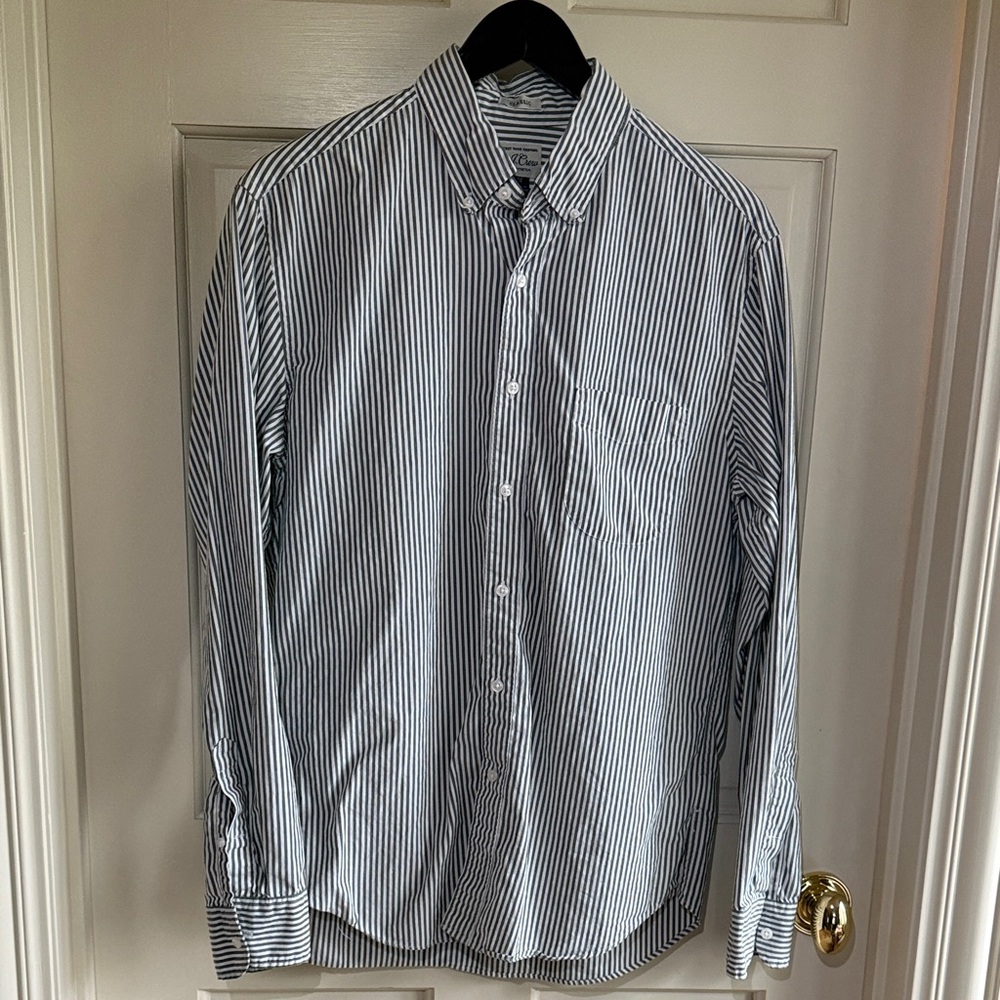 Men’s J. Crew “Secret Wash” Green and Cream Striped Button Down Shirt — Sz M